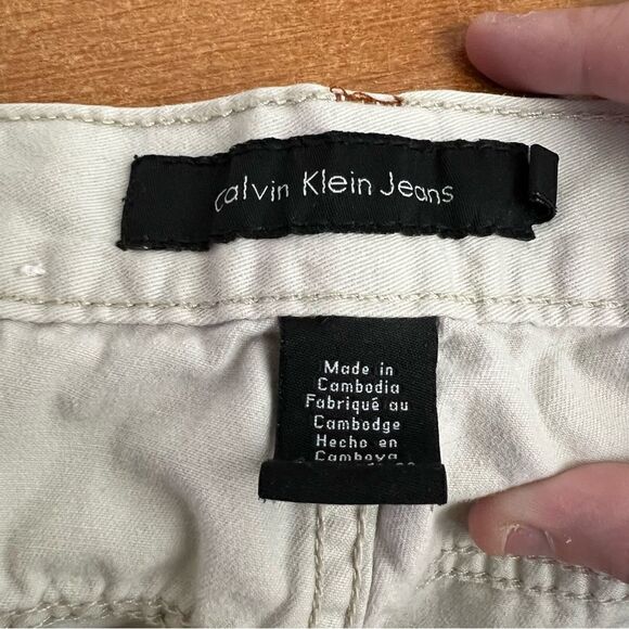 Calvin Klein jeans, men’s 36 x 30, cream colored pants. Pockets, belt, loops - Picture 7 of 7